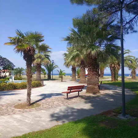 Eleni's Seaside Аспровальта