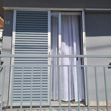 Eleni's Seaside Apartment *