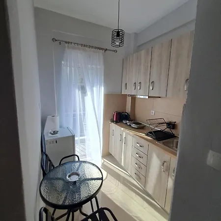 Eleni's Seaside Apartment *