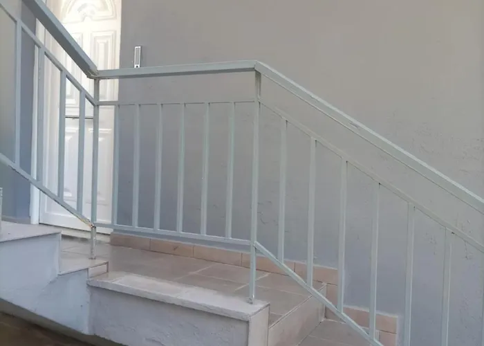 Eleni's Seaside Апартаменты *