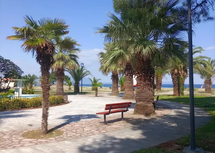 Eleni's Seaside Аспровальта