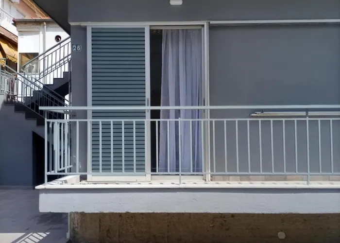 Eleni's Seaside Apartment